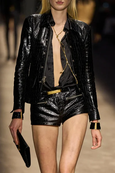Look 10